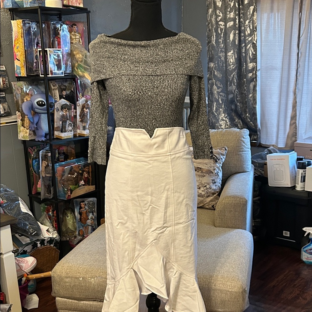 Chic Off-Shoulder Gray and White Midi Skirt